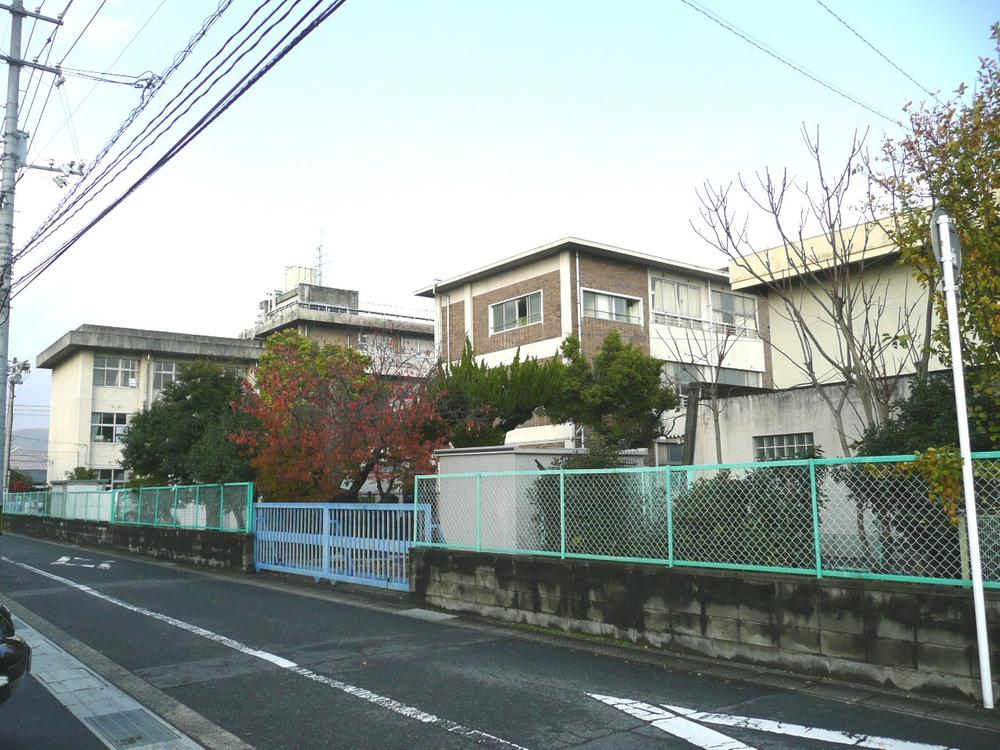 Primary school. 744m Hata elementary school to Okayama Hata Elementary School