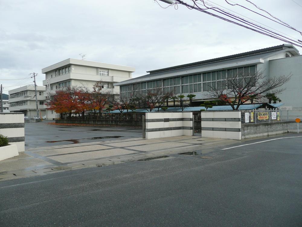Junior high school. 1020m RyuMisao junior high school to Okayama City RyuMisao junior high school