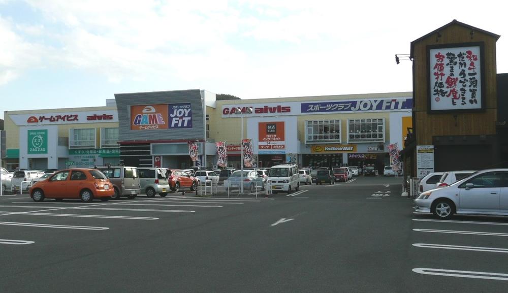 Shopping centre. 1029m Joy Fit Sports Club to Frespo Takaya ・ Yellow Hat ・ Zaguzagu other