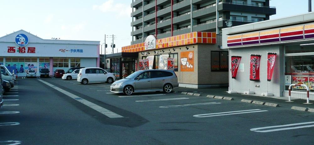 Shopping centre. Nishimatsuya to east Okayama shop 649m Nishimatsuya east Okayama shop ・ Self Udon Hanamaru ・ Circle K