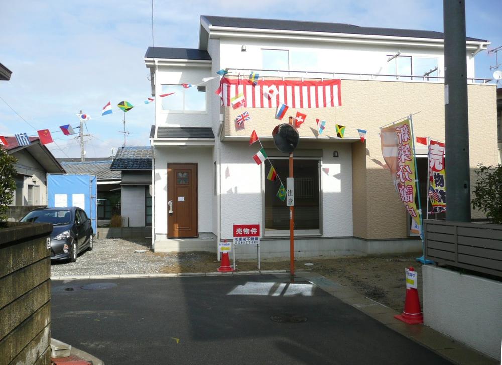 Local appearance photo. Building west side is the parking lot of 2 cars.