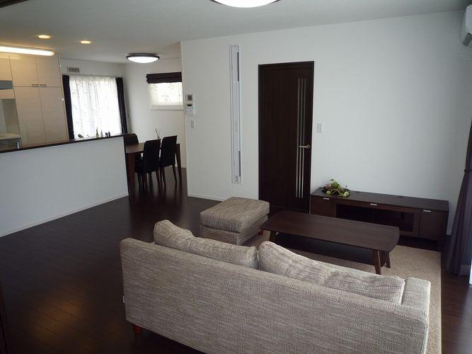 Other local. <No. 12 locations> Living