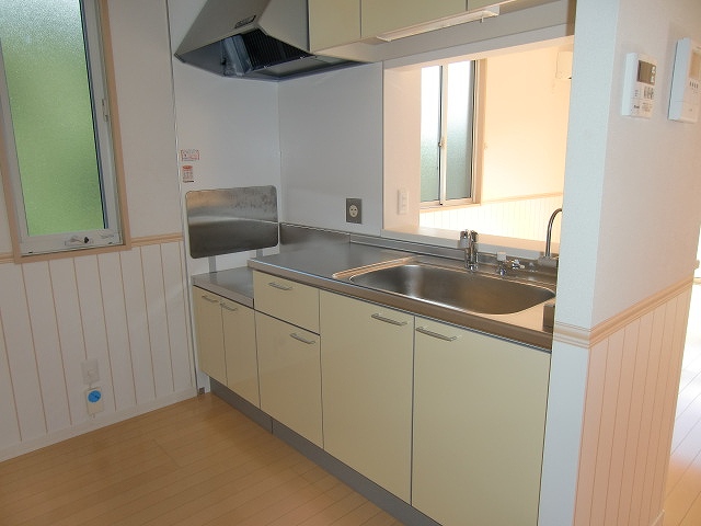 Kitchen. The same type, It is similar to Listing.