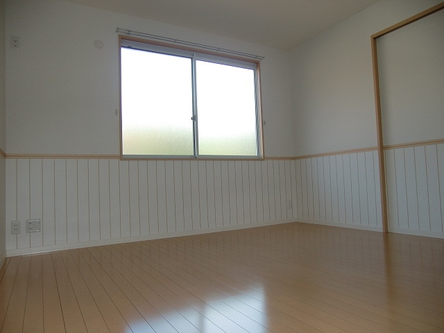 Other room space. The same type, It is similar to Listing.