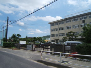 Primary school. 514m to Okayama Hata Elementary School (elementary school)
