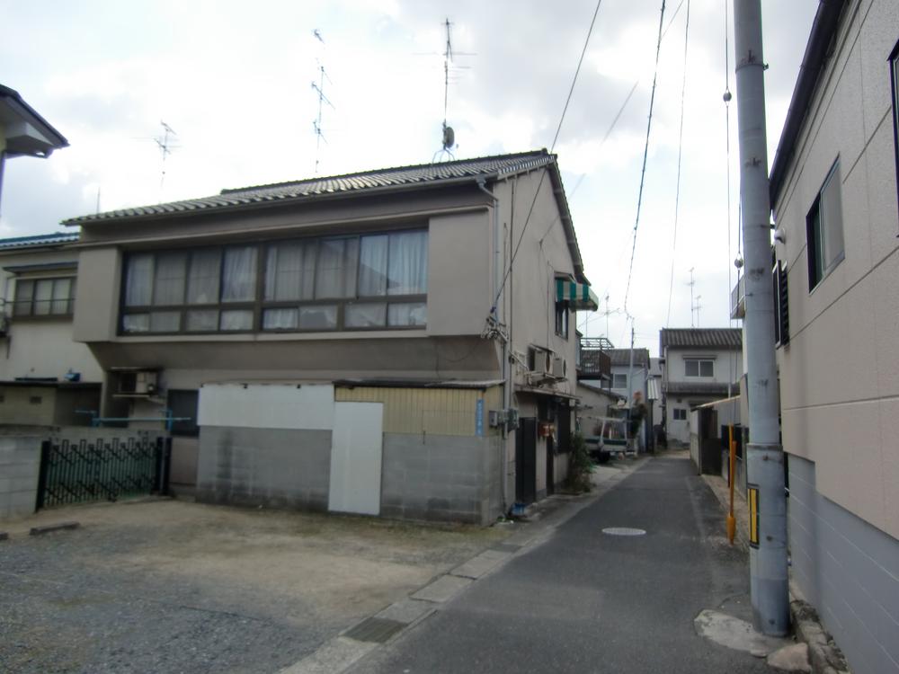 Local photos, including front road. It is Toko there is a land appearance apartment. 