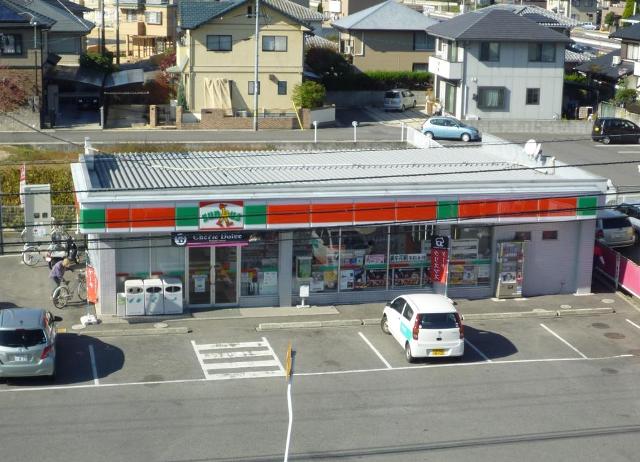 Convenience store. Thanks Okayama Nakai store up (convenience store) 1179m