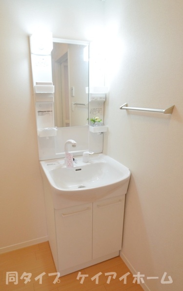Washroom. ◇ the same type! Tsu hate that there is no! No longer required! Washbasin with shower!