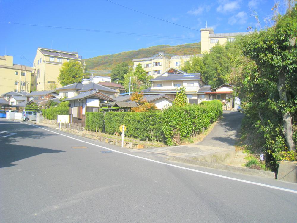 Local photos, including front road. Frontal road