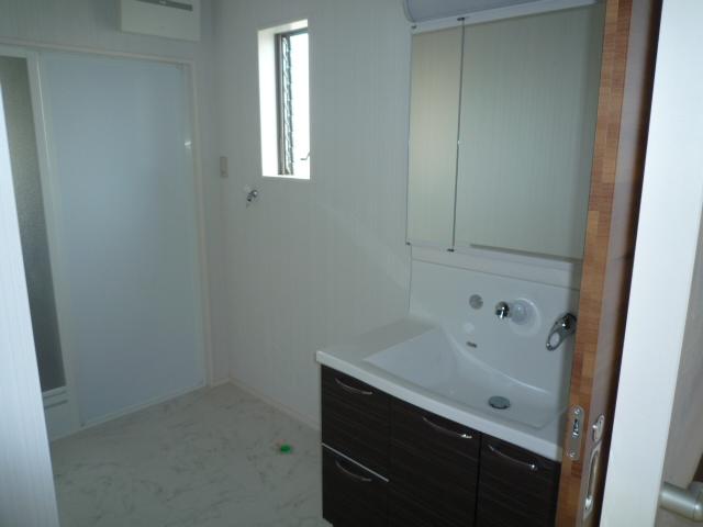 Wash basin, toilet. Indoor (12 May 2012) shooting