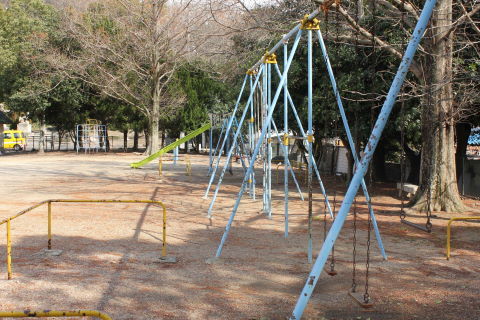 park. 855m until Higashiyamakoen (park)
