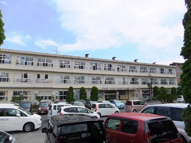 Primary school. 871m to Okayama Toyama Elementary School (elementary school)