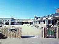 kindergarten ・ Nursery. White chrysanthemum nursery school (kindergarten ・ 113m to the nursery)