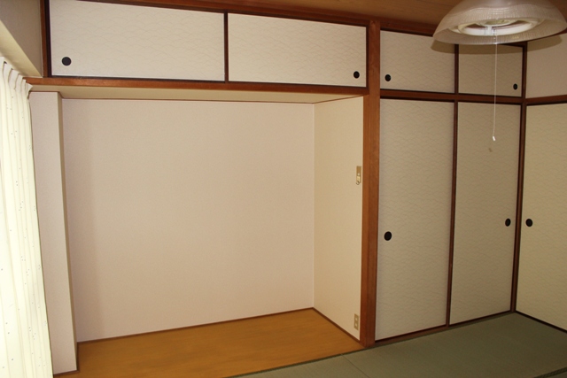Receipt. Storage space of the southern Japanese-style room