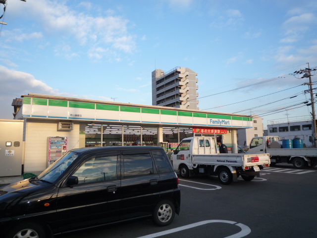 Convenience store. FamilyMart Okayama Fujisaki store up (convenience store) 625m