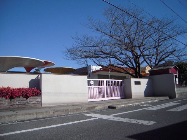 kindergarten ・ Nursery. Okayama Municipal three Isao kindergarten (kindergarten ・ 654m to the nursery)