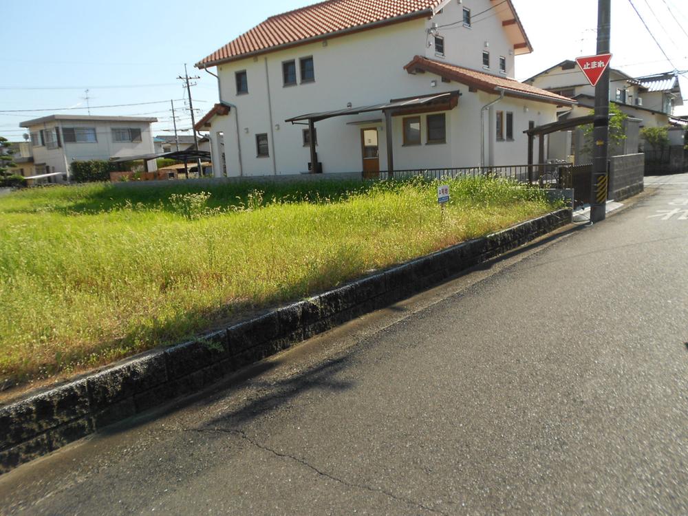 Local land photo. It is a quiet residential area! 
