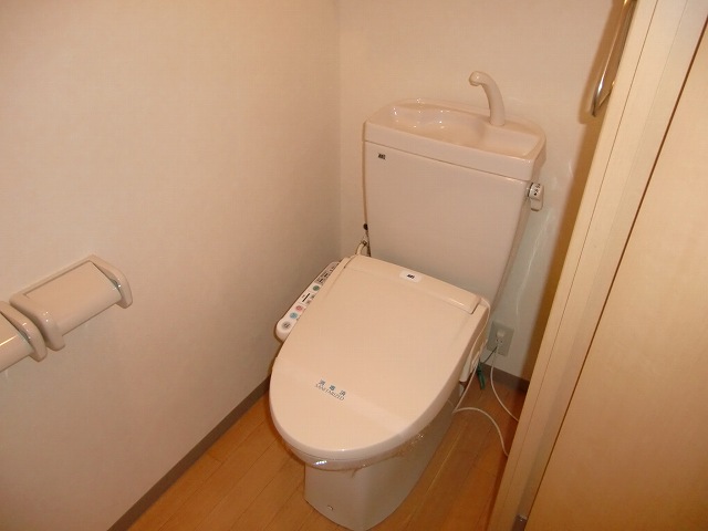 Toilet. It is the same type of room It might differ from actual