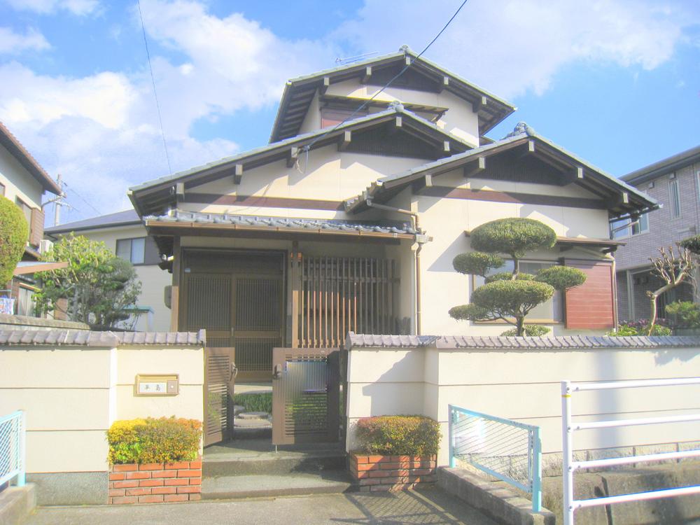 Local appearance photo. It is Mongamae was stout