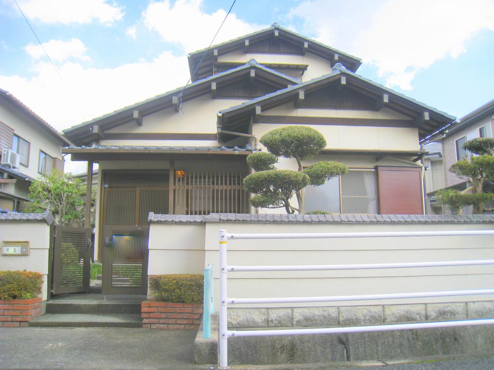 Local appearance photo. front