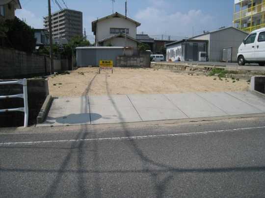 Local land photo. It is a photograph from the southeast side. 