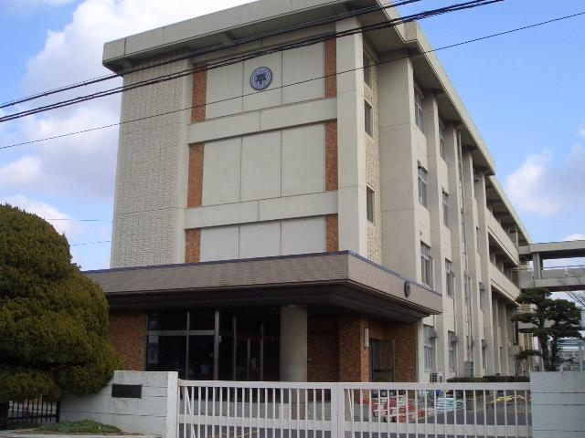 Other. There Hirai elementary school within walking distance, With peace of mind you can school your child. 