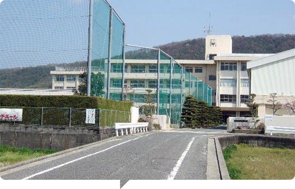 Junior high school. 790m to Takashima junior high school