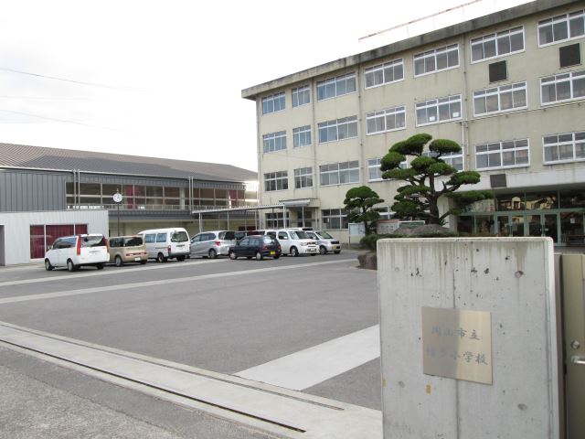 Primary school. Municipal Hata to elementary school (elementary school) 920m