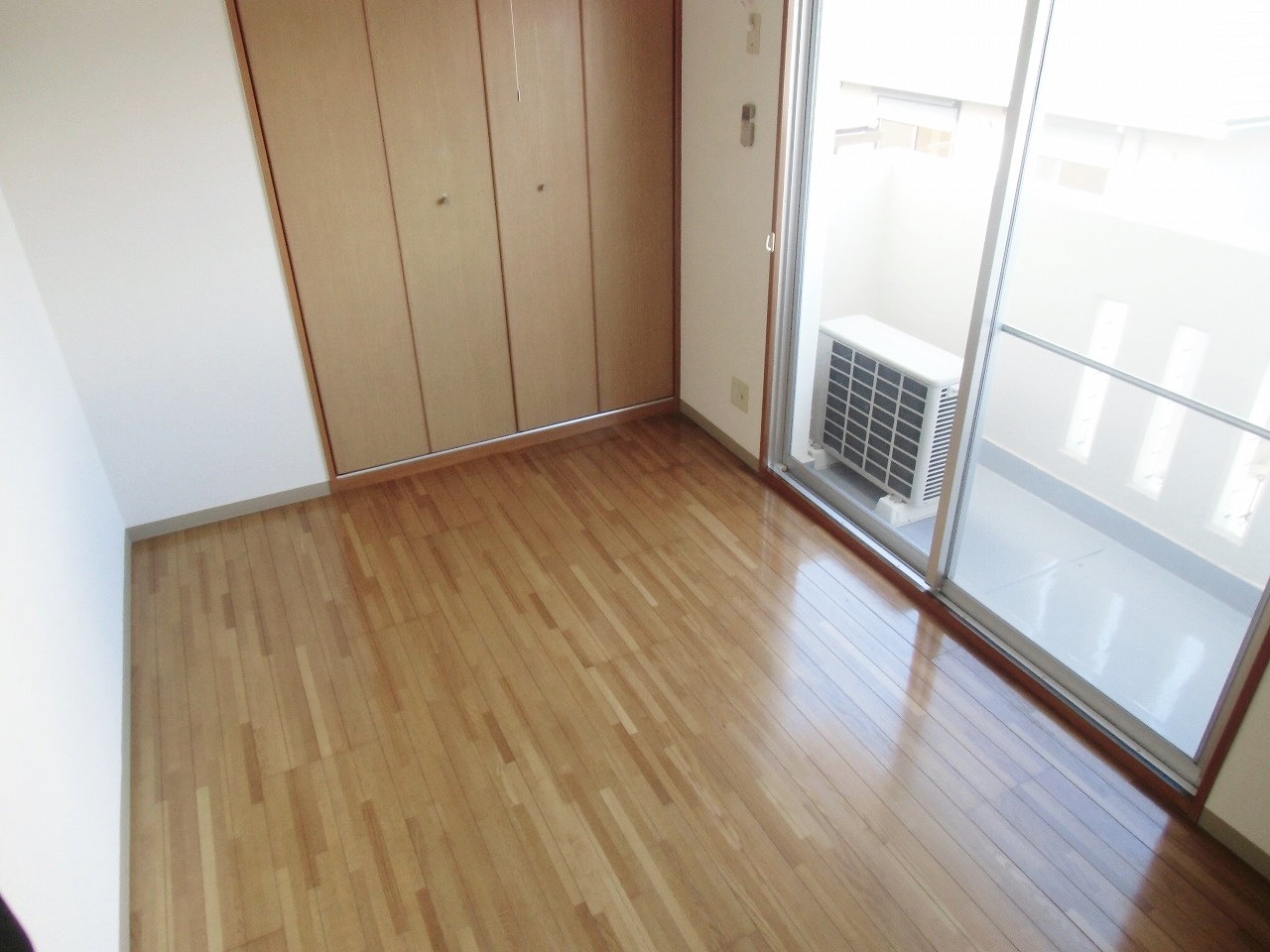 Living and room. Balcony is also there are two sides to the Western-style ^^