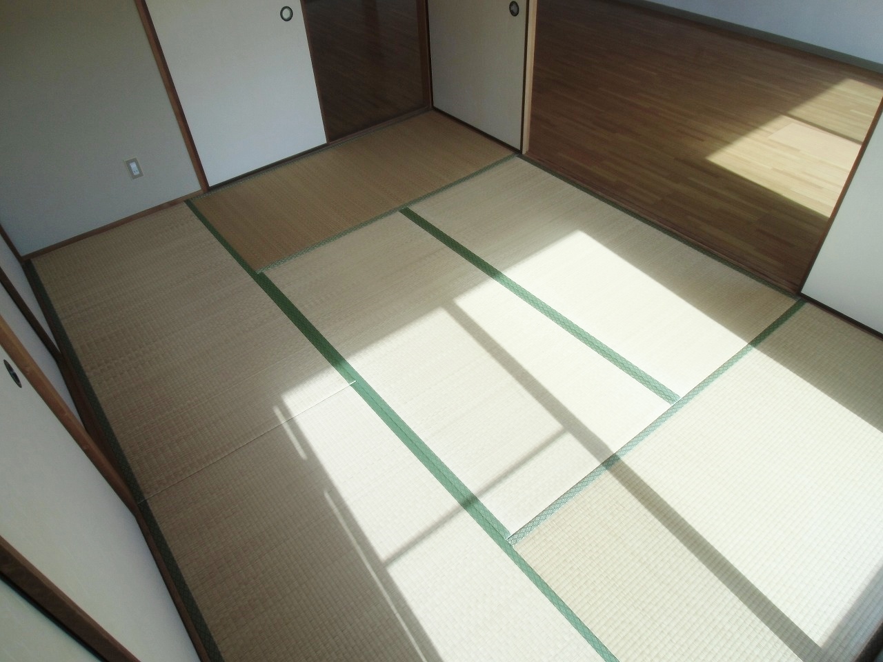 Living and room. Japanese-style room also sunny