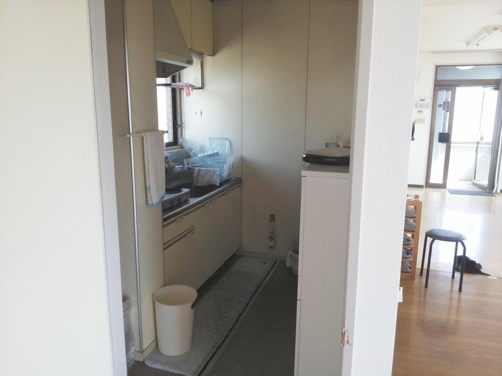 Kitchen. Hot water supply room