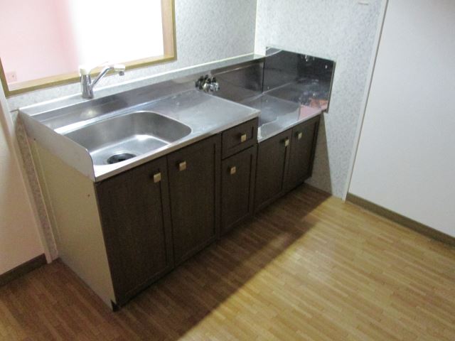 Kitchen. Easy to use in the spread of the sink.