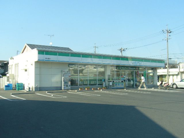 Convenience store. 20m to Family Mart (convenience store)