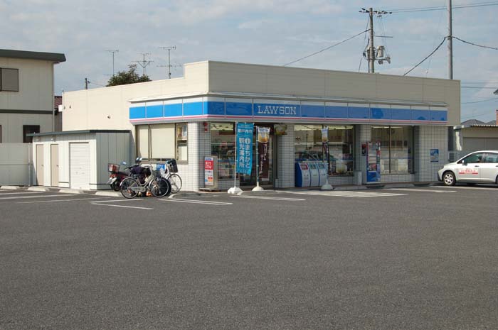 Convenience store. 830m until Lawson Okayama Oku Machiten (convenience store)