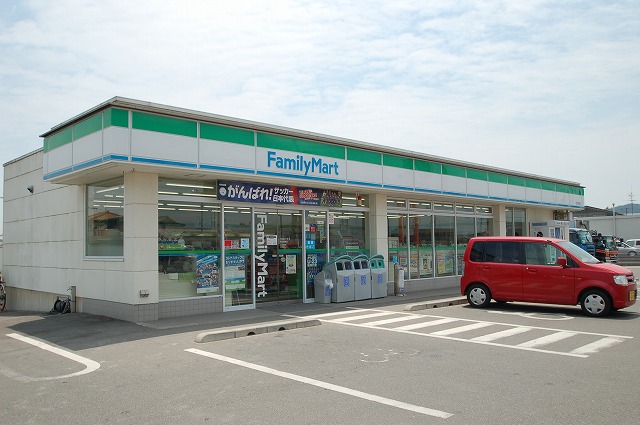 Convenience store. 710m to FamilyMart Oku Station Higashiten (convenience store)