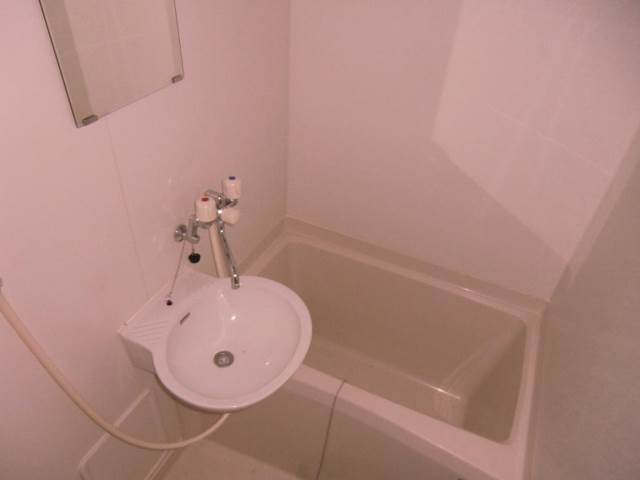 Bath. It is a photograph of the same type! For your reference ☆ 