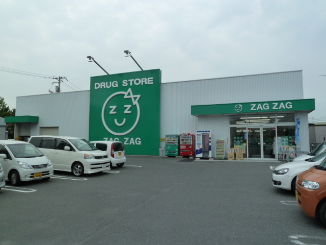 Dorakkusutoa. Zaguzagu Soja shop 1204m until (drugstore)