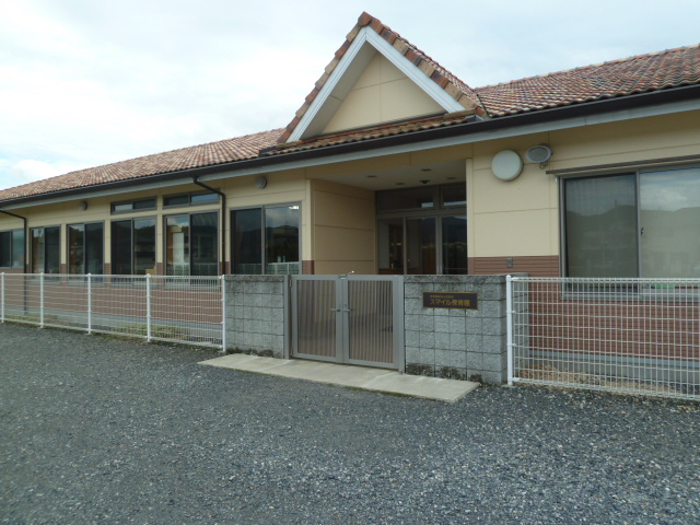 kindergarten ・ Nursery. Smile nursery school (kindergarten ・ 425m to the nursery)