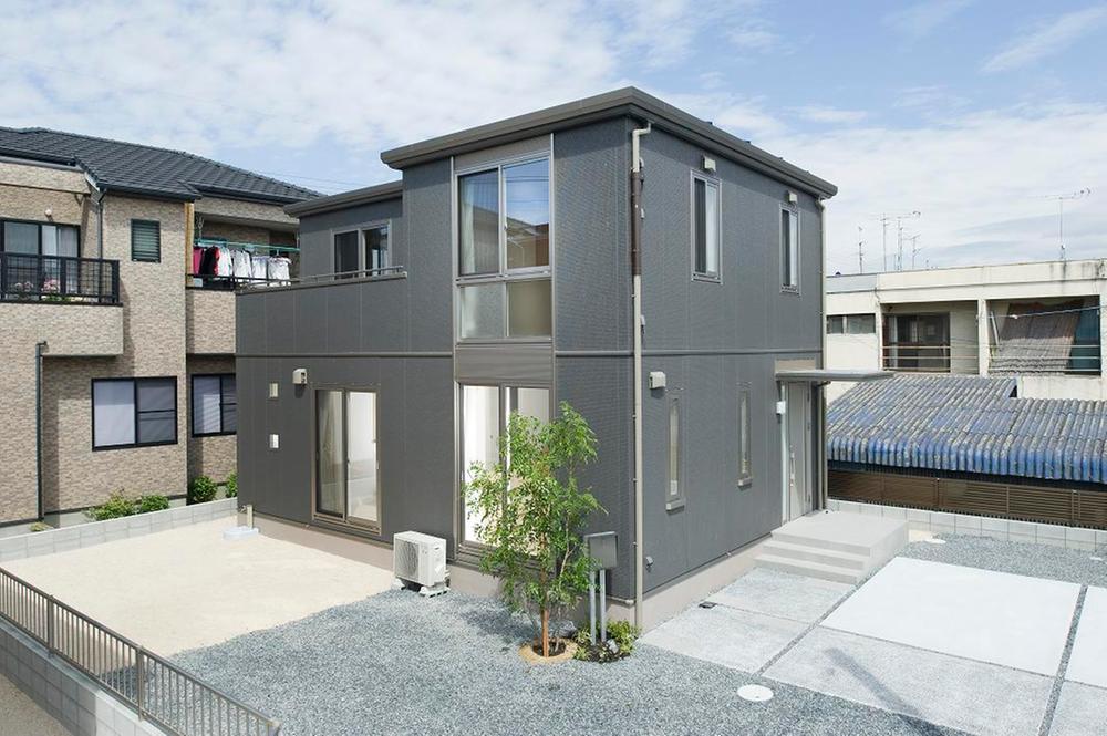 Local appearance photo. Local Photos. Chic black outer wall of the house. 1 ・ Second floor of the continuous opening and produce cool.