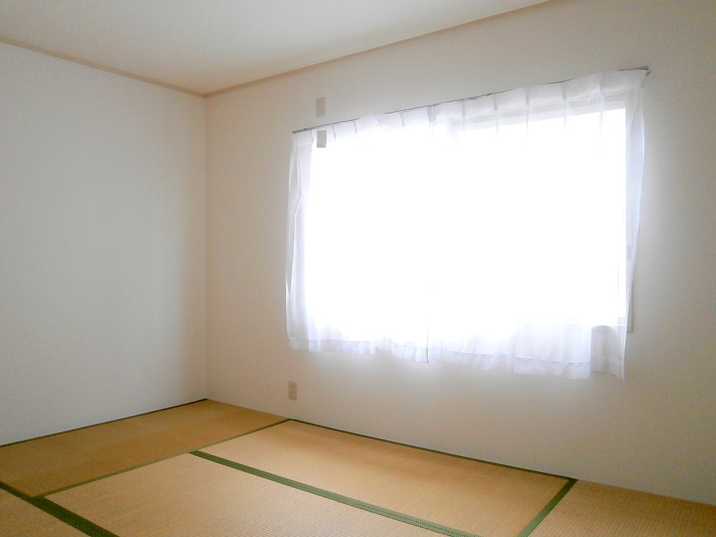 Living and room. Japanese-style room, It will be Tatamikawa after tenants decision.