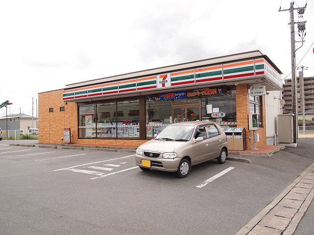 Convenience store. Seven-Eleven Soja Makabe store up (convenience store) 590m