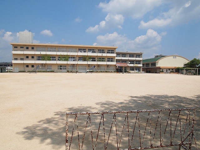 Primary school. 900m until Soja Municipal Tokiwa Elementary School (elementary school)