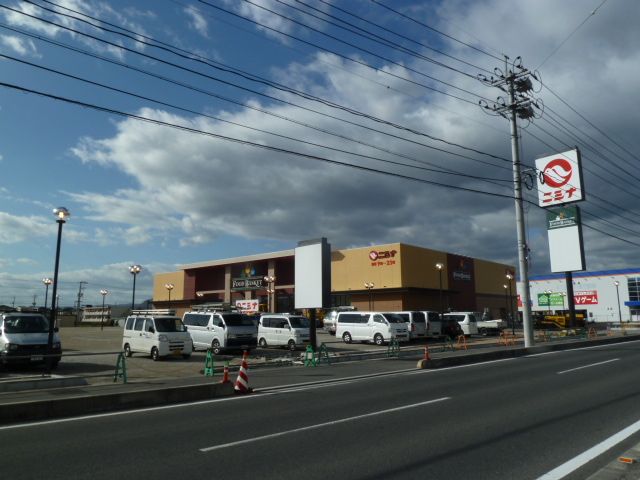 Supermarket. Nishina food basket Soja Higashiten to (super) 2315m