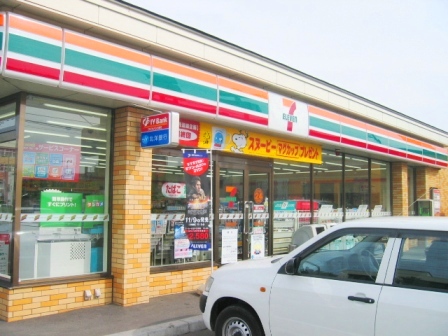 Convenience store. Seven-Eleven Soja Makabe store up (convenience store) 825m