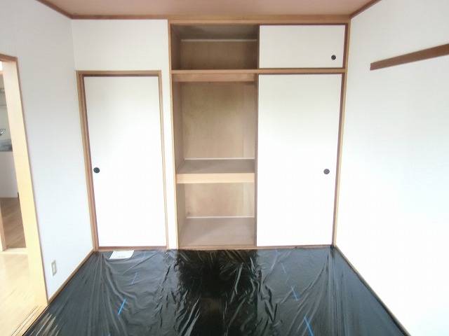 Other room space. Japanese-style room (image)