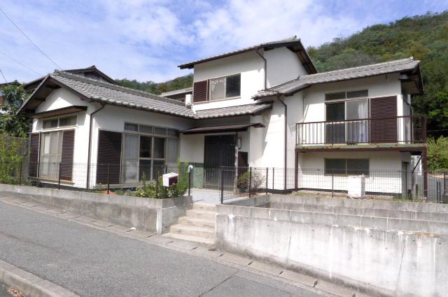 Local appearance photo. Appearance photo (from the south)
