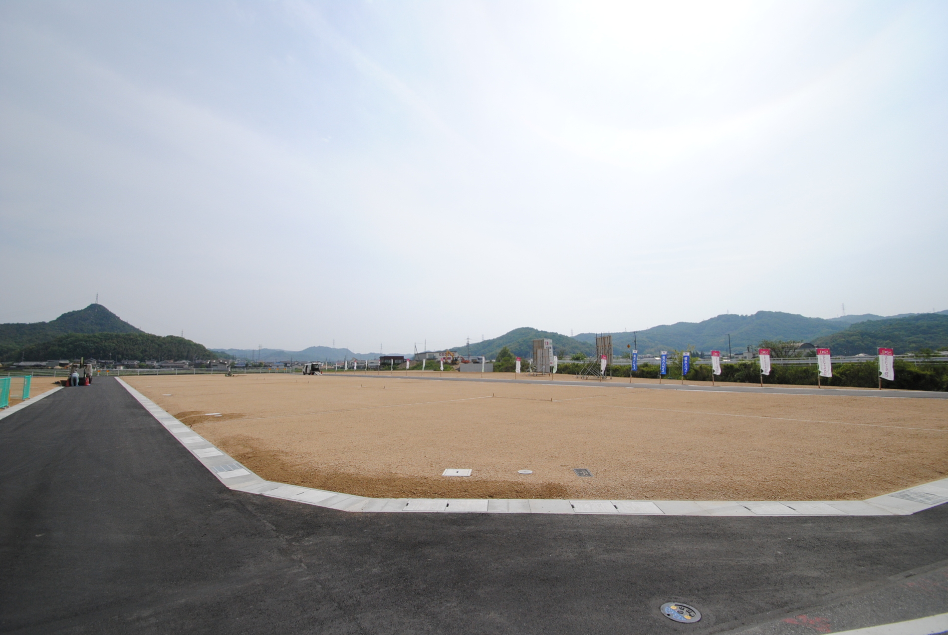 Local land photo. Local housing complex (May shooting 2011) is 5m ~ It has been organized in 6m of the road