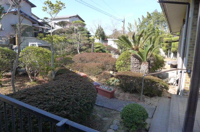 Garden. Hito good spacious south garden space