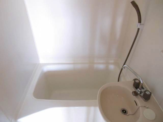 Bath.  ☆ Hot water supply ・ Shower