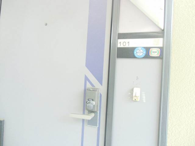 Entrance. It is a card key ☆